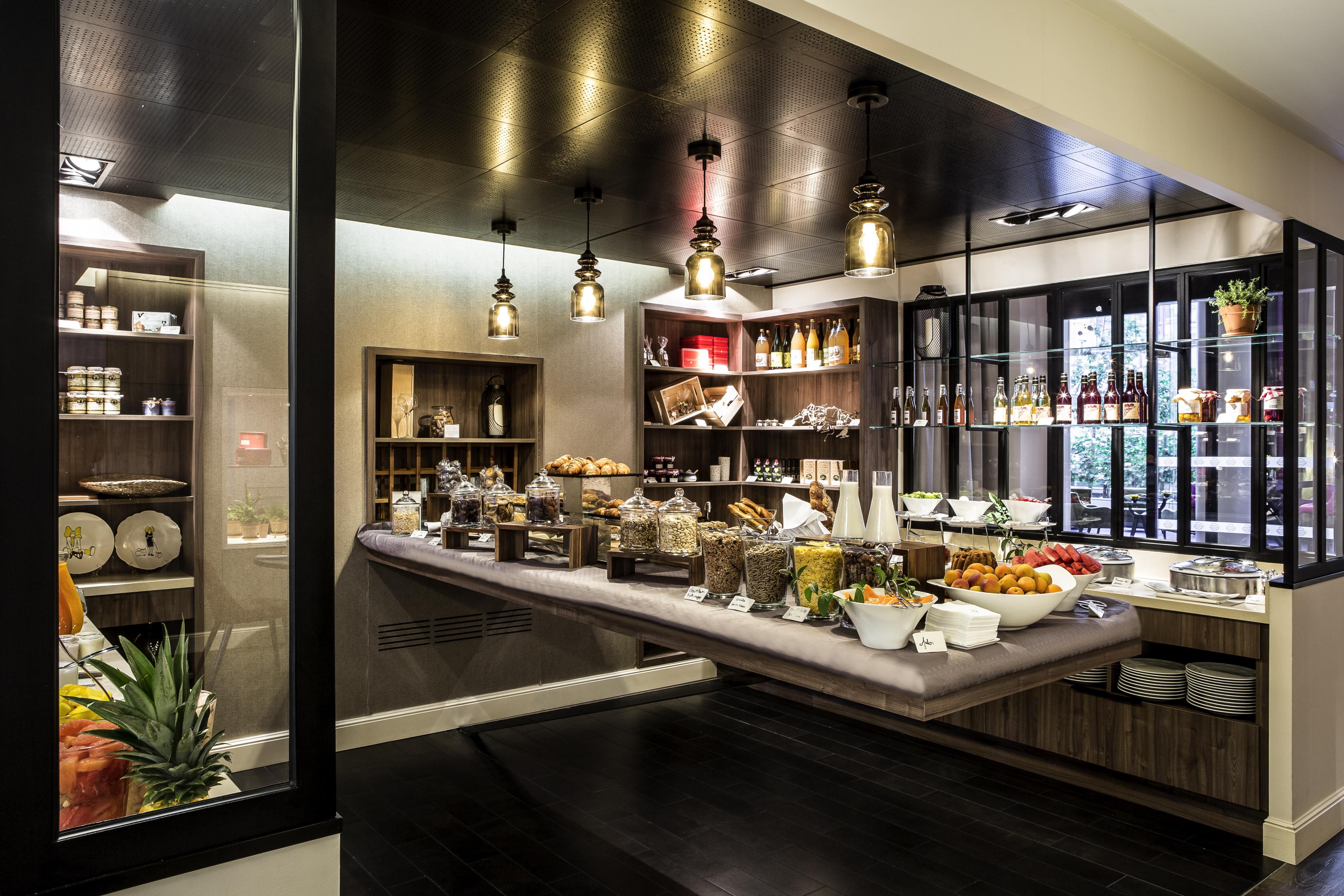 Hotel Sofitel Strasbourg Grande Ile Esterno foto The buffet at the hotel